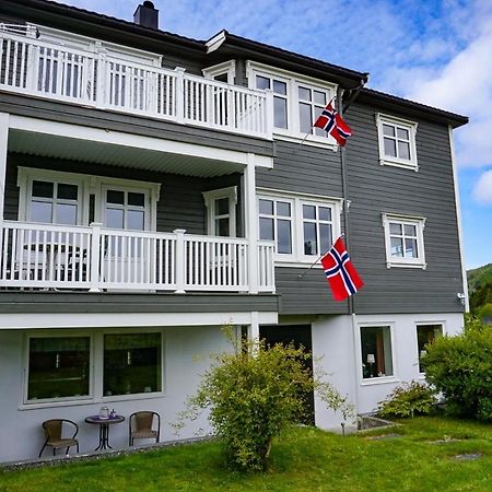 Ola Bua Near The Atlantic Road Apartment Lyngstad Exterior photo