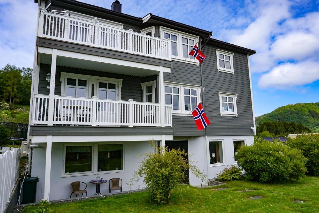 Ola Bua Near The Atlantic Road Apartment Lyngstad Exterior photo